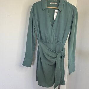 Abercrombie & Fitch NWT Sage Long Sleeve Wrap Dress
Size S